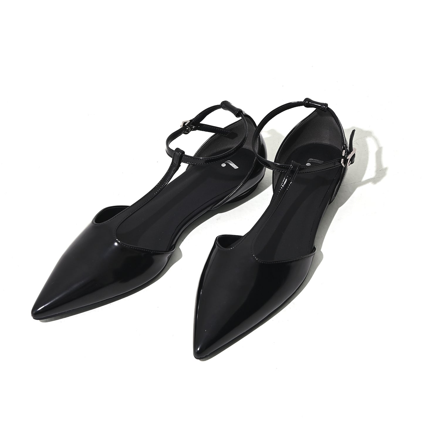 Glass leather strap shoes